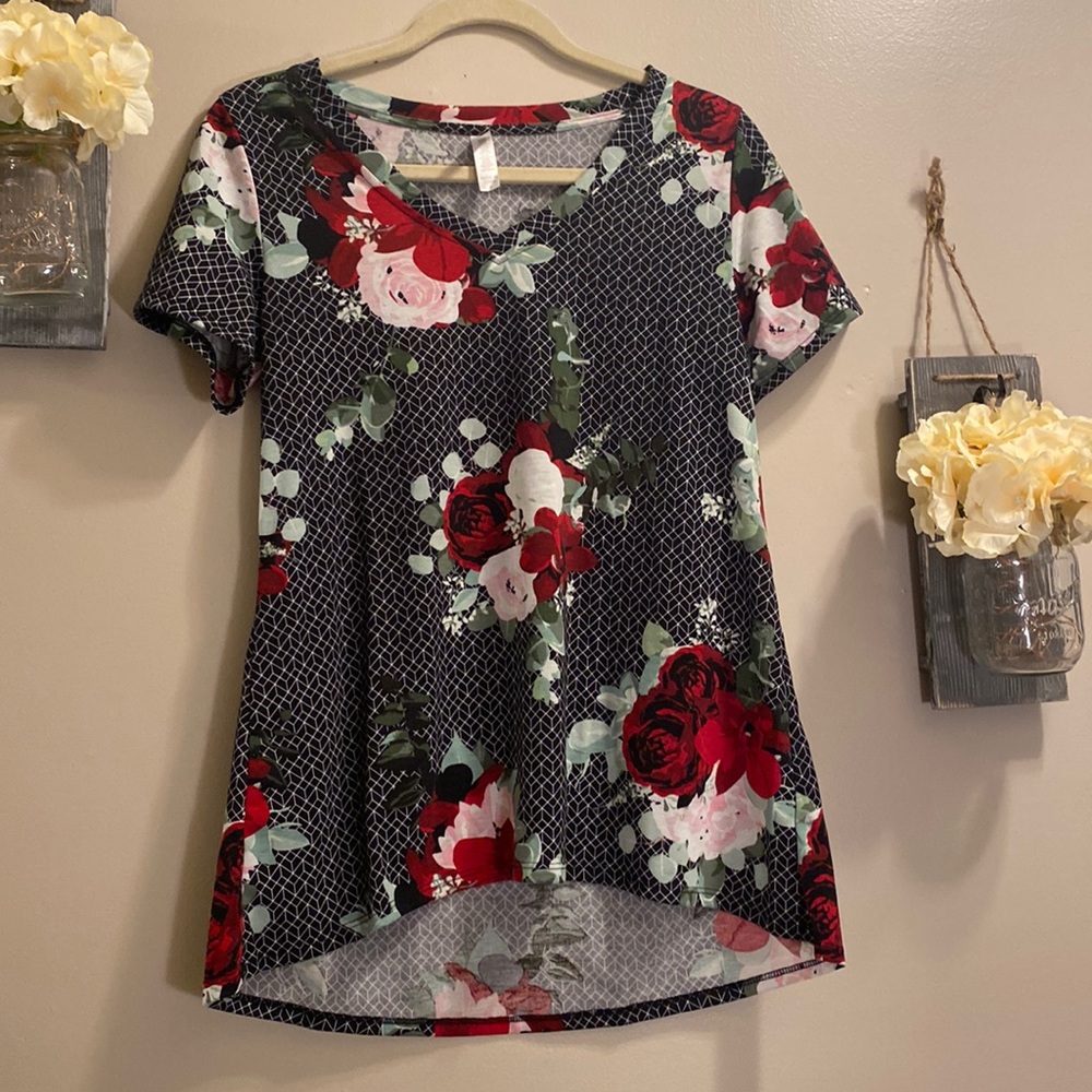 Tee shirt woman’s - lularoe